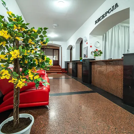 Great Polonia Swidnica Center Готель